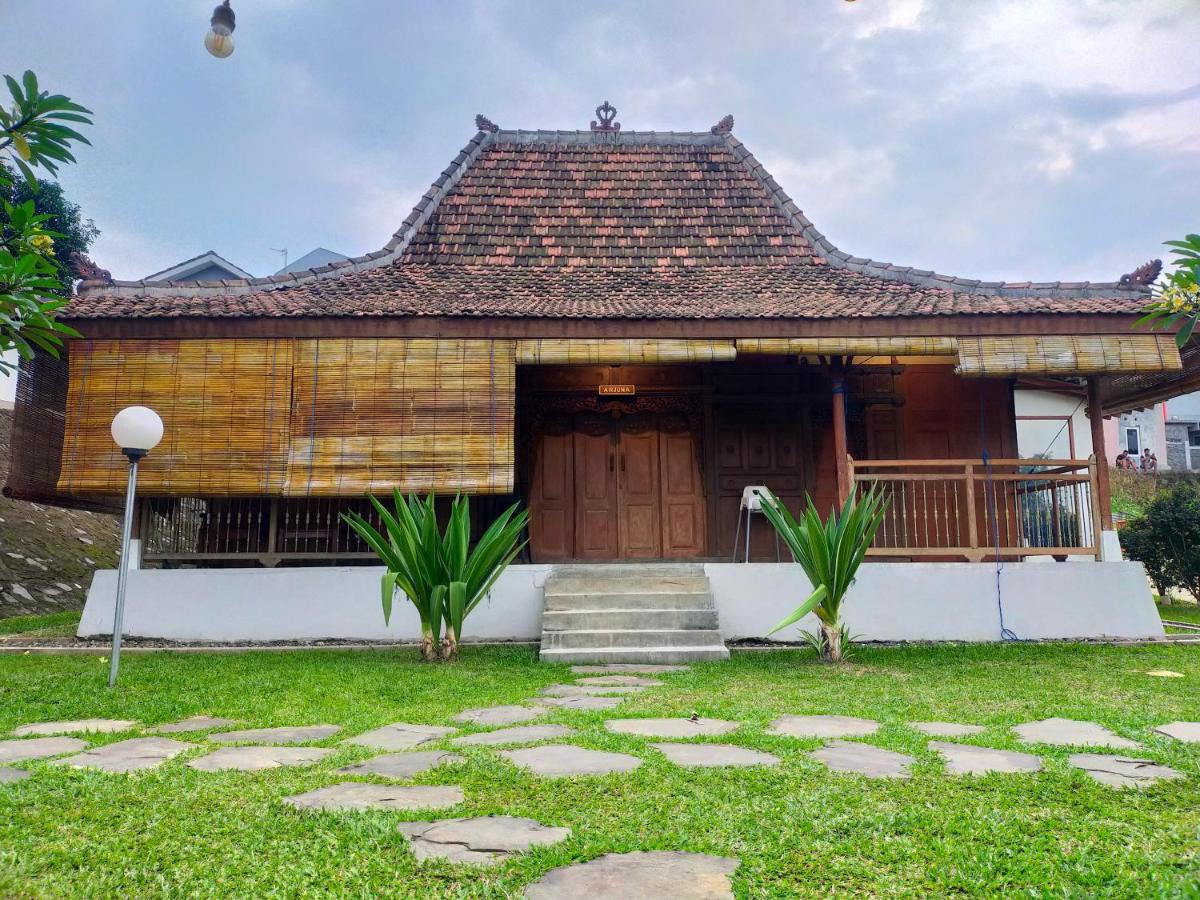 Joglo Kumpul Resort Cangkiran Buitenkant foto