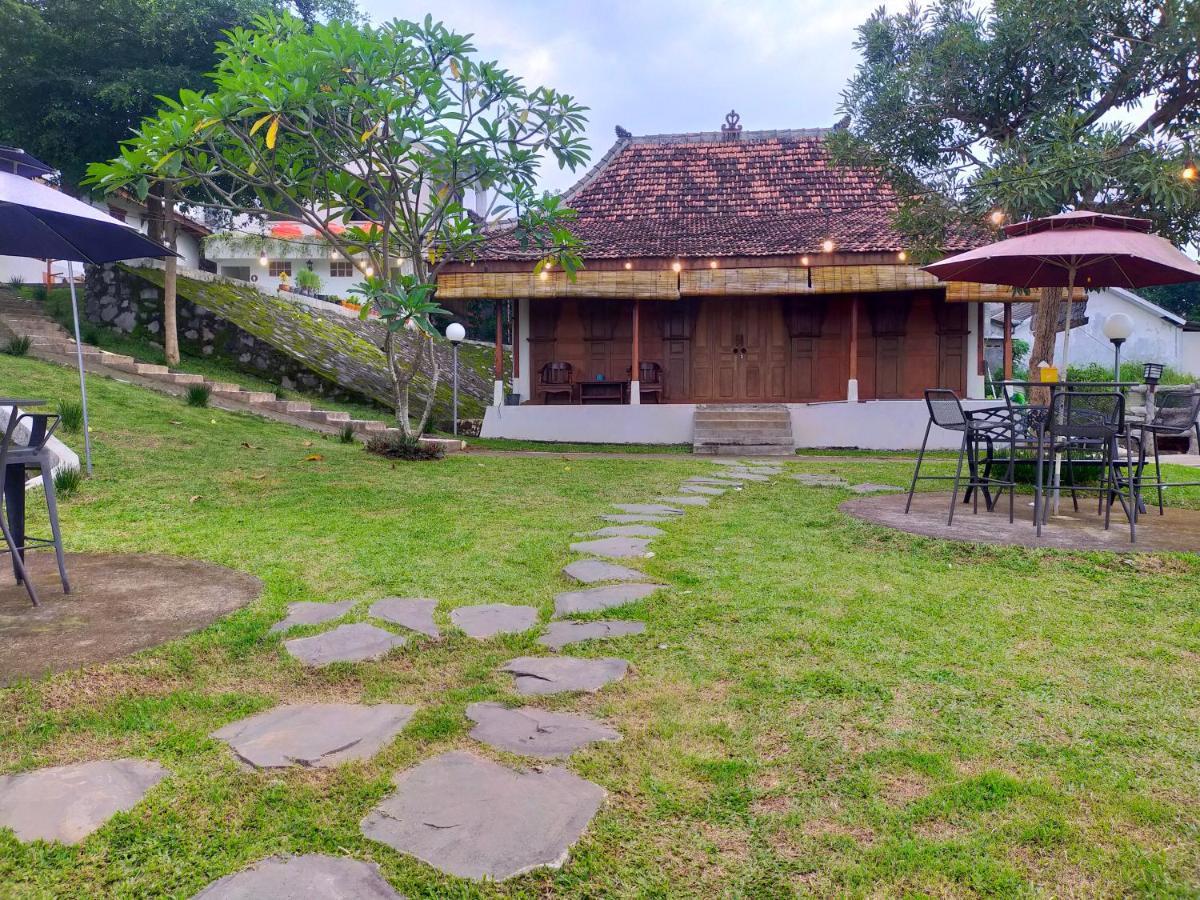 Joglo Kumpul Resort Cangkiran Buitenkant foto