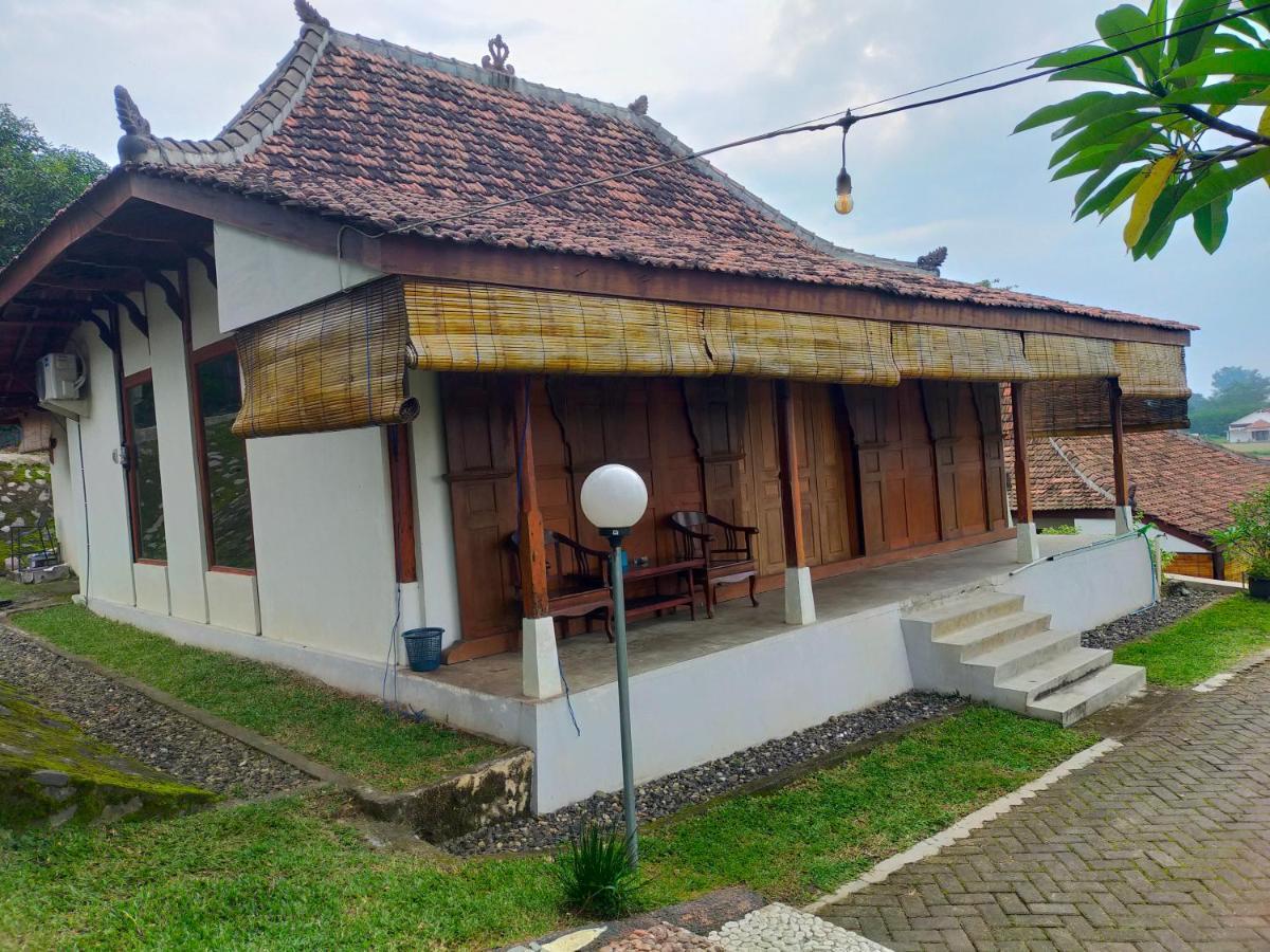 Joglo Kumpul Resort Cangkiran Buitenkant foto