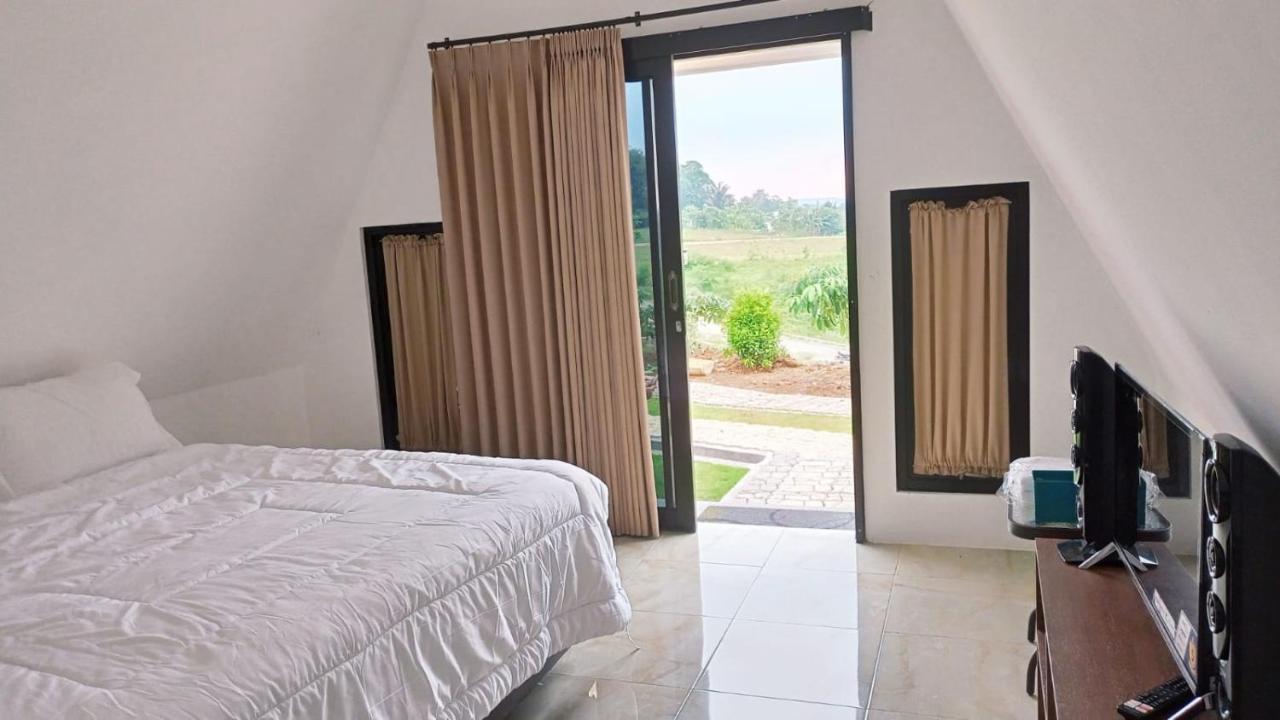 Joglo Kumpul Resort Cangkiran Buitenkant foto